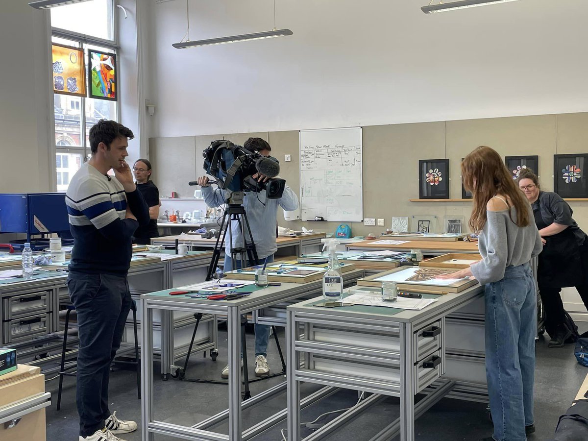 📽 Delighted to welcome @PrynhawnDaS4C crew to @ArtSwansea today to film an item on stained glass! We look forward to seeing the item on TV soon!