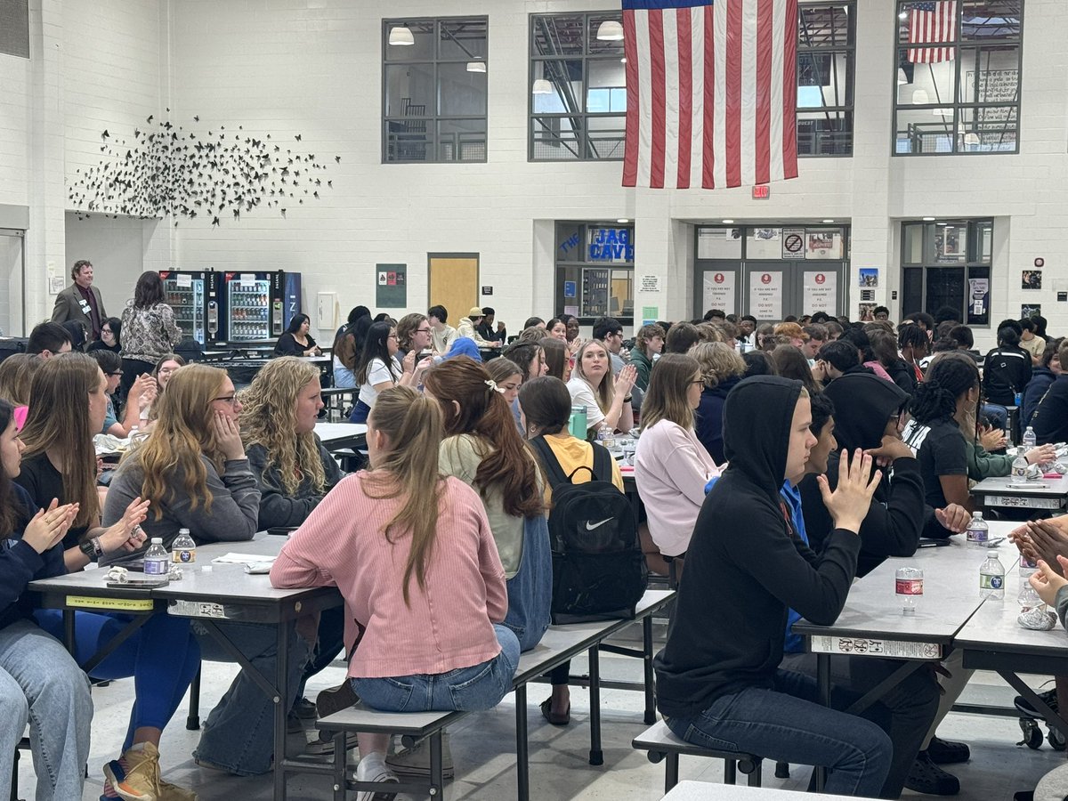 LibraryLadyMCD's tweet photo. @SpaldingHigh Underclassman were recognized this morning by First National Bank for maintaining a GPA of 89.5 or above. WAY to GO, JAGS!!! @GriffinSpalding https://t.co/thdJds7XQ3
