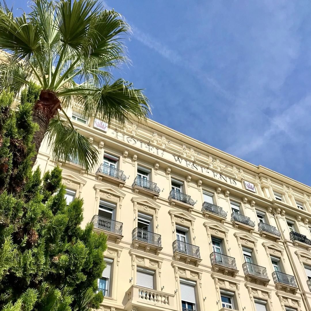 #Travel - Echappée bleue …  
Face à la mer, cadre enchanteur et personnel aux petits soins, pour un prochain séjour sur la #CotedAzurFrance, n'hésitez pas à poser vos valises à l' <a href="/HotelWestEnd/">Hôtel West End, Nice</a> 😉

📸 <a href="/MisterRiviera06/">Mister Riviera Blog</a>

#3AHotels #MyWestEndMoments #Nice #ExploreNiceCotedAzur