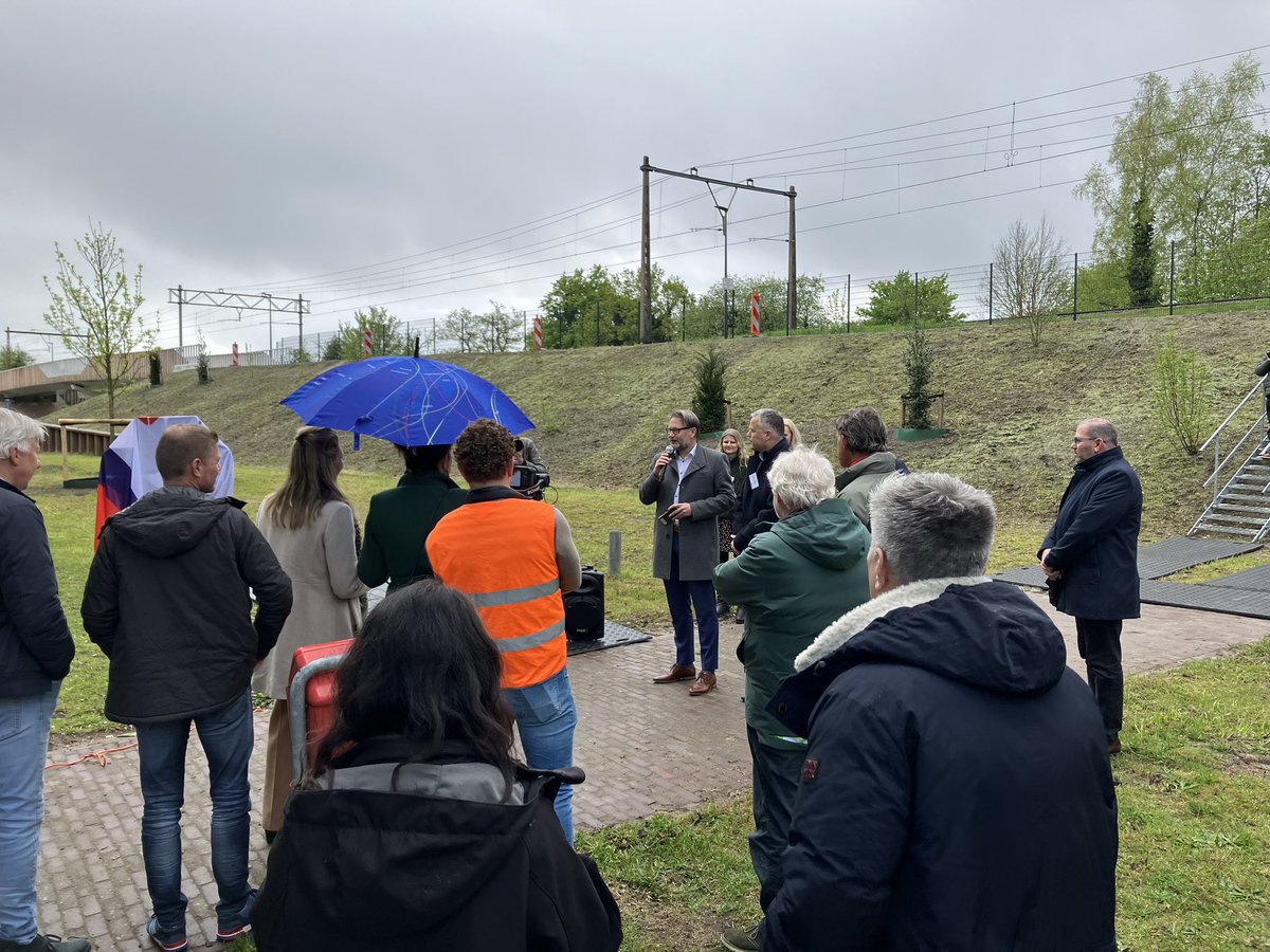 JWissink's tweet photo. De #F35 in @Gem_Enschede waar @martijndadema deze mooie fietssnelweg opent. In juni de opening van de #F35 in @Gem_Borne https://t.co/E50jVUxcjo