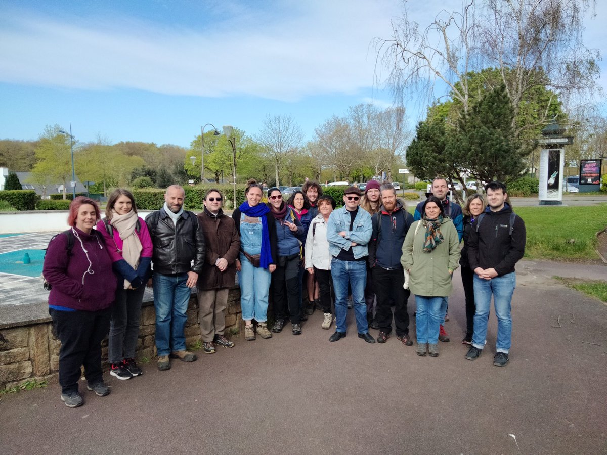 🙂Stajidi·aezed ar stummadur 'Ampart e 3 miz' (Plañvour ha Gwened) a zo bet bodet un devezh evit ur bourmenadenn natur en Alre🌹🌳
---
🙂Les stagiaires de la formation 3 mois (Ploemeur et Vannes) ont été réunis lors d'une journée. Balade nature à Auray 🌲🌷

#stumdi #brezhoneg