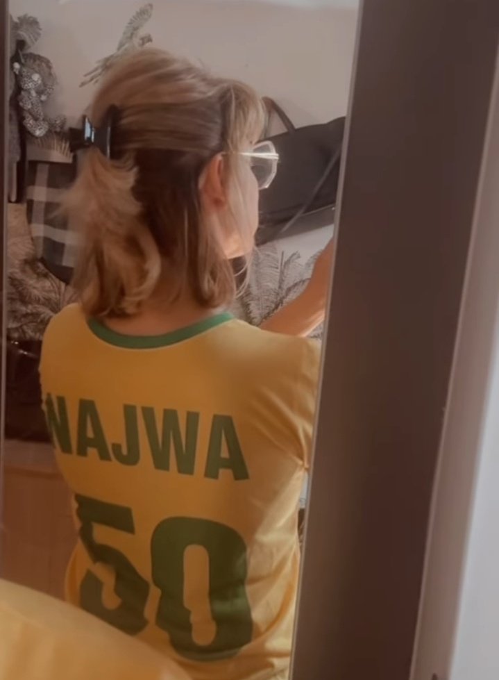 thevamplee's tweet image. essa safada veio aparecer com a blusa depois de dois anos como eh criminosa !