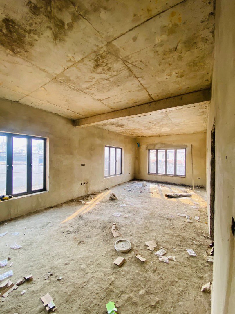 smtwinrealty's tweet photo. BRAND NEW 5 BEDROOM TOWNHOUSES FOR SALE
 
LOCATION: Wuye, Abuja

DESCRIPTION: Mini estate of 4 units of 5 Bedroom Townhouses sitting on 2 suspended floors

PRICE: 160m per unit
 
AGENCY: 5%
 
FEATURES

Ground Floor
•Anteroom
•Guest Toilet
•Living Area &amp; Dining https://t.co/3rLLrqUdt8