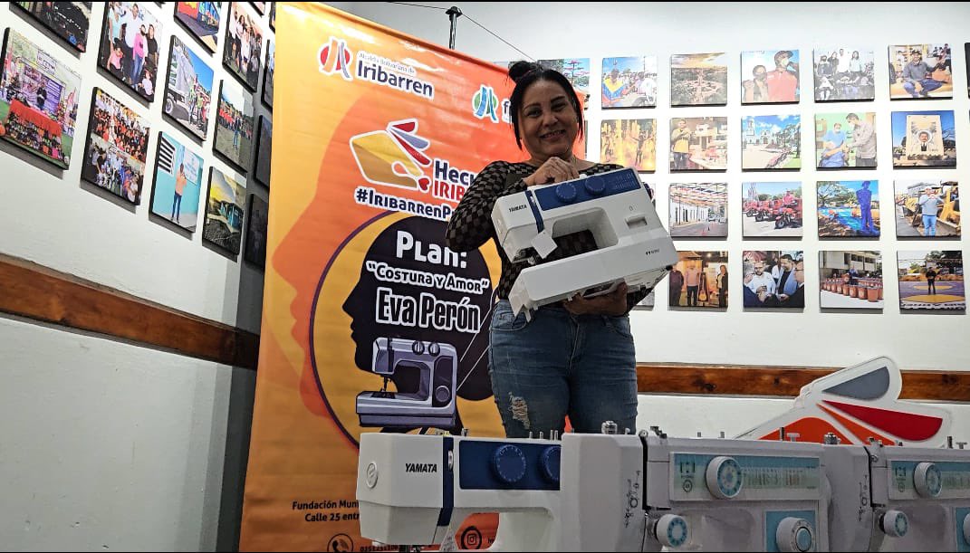 Felicito el trabajo que vienen realizando tanto la compañera Alba López como Wendy Bravo, en el marco del vértice 3 de la gran misión Venezuela Mujer. Entregaron máquinas de coser para seguir impulsando el plan textil y fortalecer las actividades productivas en distintos sectores…