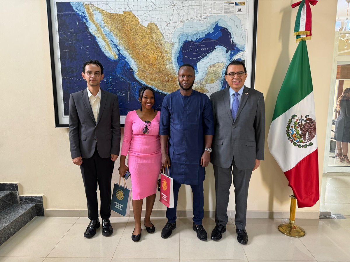 CEPASDAfrica's tweet photo. Our Team Paid a courtesy visit to the Mexican Ambassador to Nigeria @AlfredMirandaO
We had fruitful discussion with @AlfredMirandaO
We are looking forward to collaborating with the Embassy
@HamzyCODE @AderonkeW
@UNDPNigeria @DCynthiaM @ng_youthfund
#CEPASD
#MexionNigeria https://t.co/FlBf8NPPLq