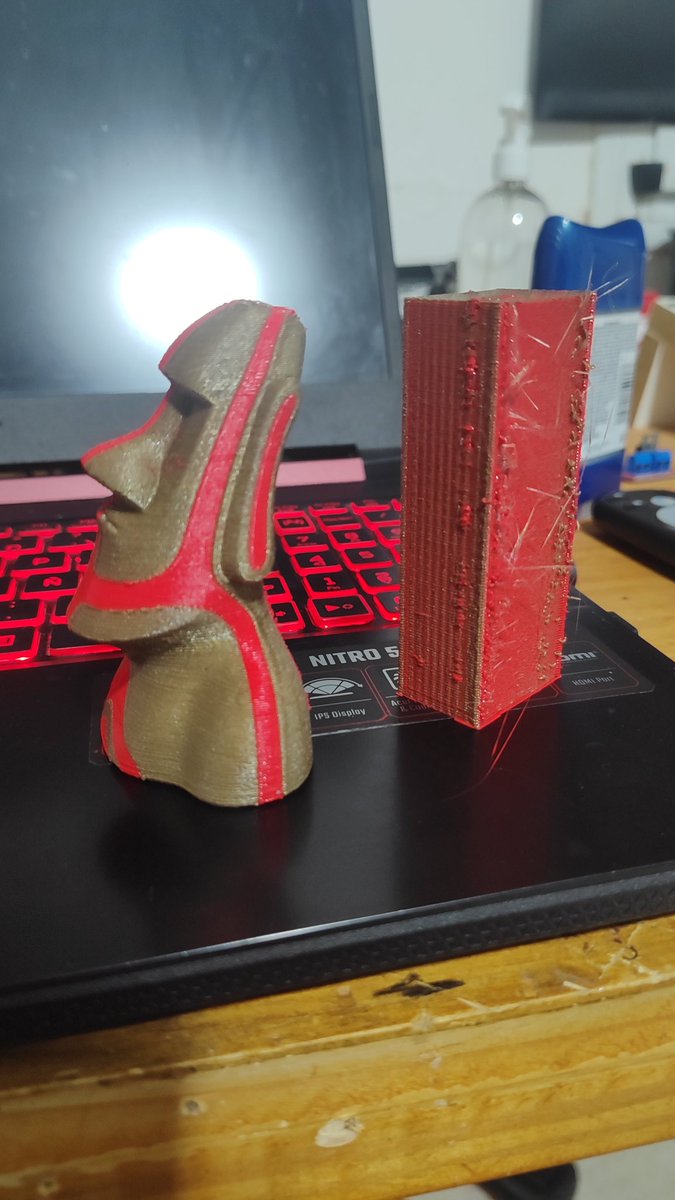TomasCancino1's tweet photo. Moai en doble extrusión con apenas hilos de retracción, totalmentemente aceptable, con el #E3Dcyclops montado en un #prusai3 reprap , en 17hs+/- https://t.co/prvEPJBqUO