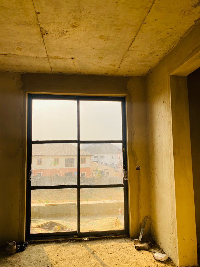 smtwinrealty's tweet photo. •Kitchen with Pantry
•Ensuite Guest Room
 
First Floor
•2 Ensuite Bedrooms with Balcony Access
•Family Living Room
 
Second Floor
•2 Ensuite Bedrooms with Balcony Access
•Study
•Kitchenette https://t.co/bp0IX2x50q