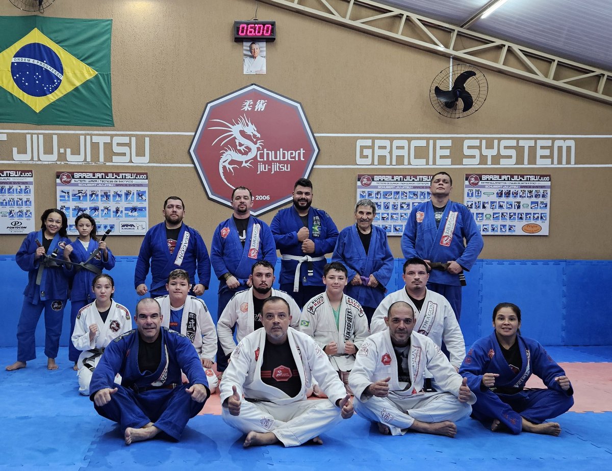 Treino da noite de terça-feira dia 16/04/2024.
Schubert Jiu-Jitsu Curitiba Gracie System. 
Venha fazer uma aula experimental. Informações WhatsApp 41 99950-5026
#gratidaoJesus #jiujitsugracie #jiujitsucuritiba #jiujitsu #GracieJiujitsu #graciesystem #MarcosSchubert #Schubert