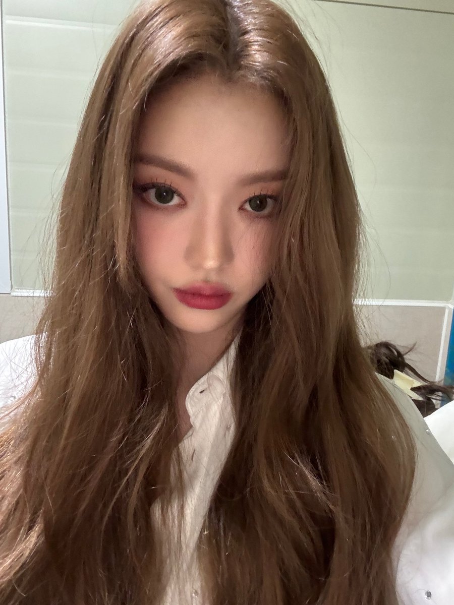 917_archive's tweet photo. 240417 위버스 포스트 #유아

오늘 왠지 걱정이 많았을 달링이들에게♥️
💋💋💋

#오마이걸 #유아 #YooA https://t.co/xwrKiXK5a6