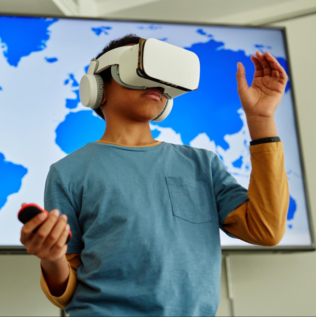 AlphaONEOps's tweet photo. Attending school online has been a thing for a while now, but what about attending in the Metaverse? A new VR high school is being launched which will be just the beginning of a whole new way to learn (https://t.co/F2He6jEEBC).

#alphaoneops #cybersecurity #VRHighSchool #VRTech https://t.co/7Q3GIb4pzq