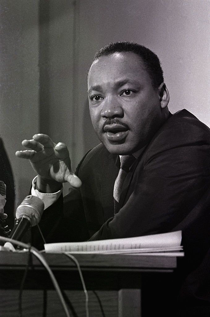 MANENO YA HEKIMA KUTOKA KWA MARTIN LUTHER KING. 

UZI🧵
