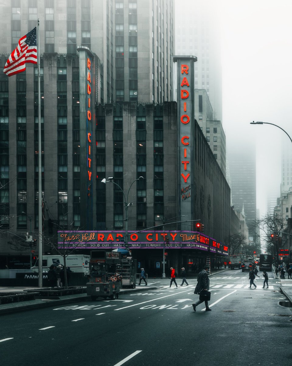 boravsbora's tweet image. quiet morning walks in the city… just me and the camera