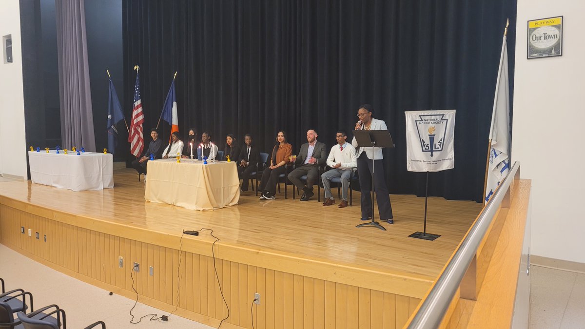 QueensGateway's tweet photo. @Queensgateway celebrating the NHS new inductees yesterday. Their hard work and perseverance paid off. Welcome to the new 2023-24 members. @NatHonorSociety https://t.co/5S6Vsw9FrJ