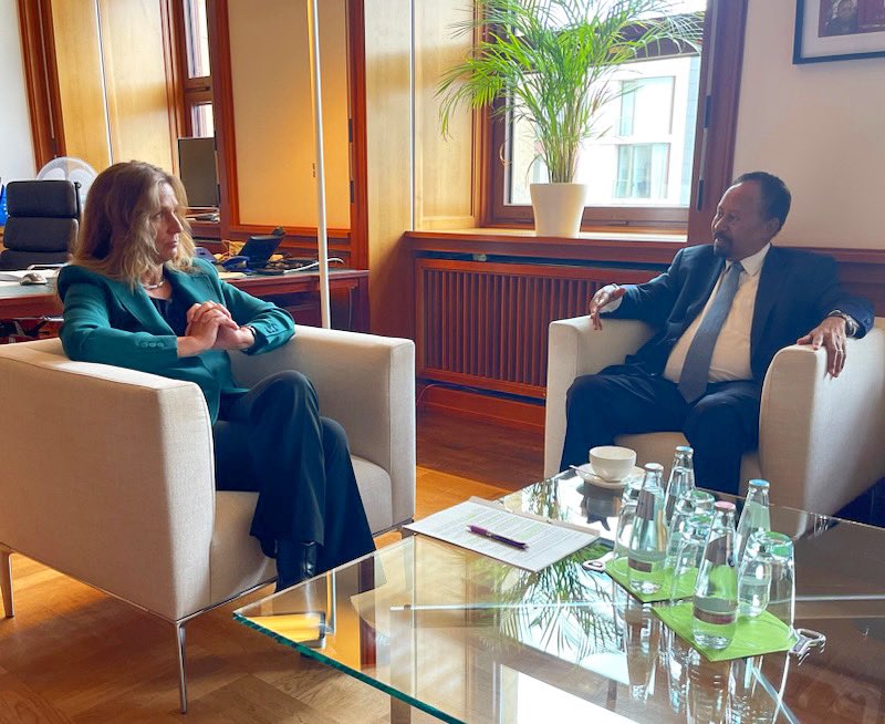 Following the humanitarian conference for #Sudan in Paris, I spoke with former prime minister Hamdok in Berlin about the root causes of the conflict & possibilities for peace & civilian leadership. 🇩🇪 supports his efforts to form a civilian counterweight to the warring generals.