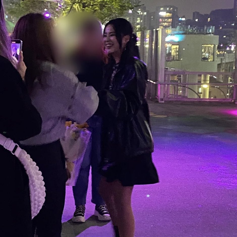 ESEOISM's tweet photo. she looks so happy to see norangi ☹️ she probably hasn’t seen any of us since lusol disband https://t.co/NkwfvxeS3Y