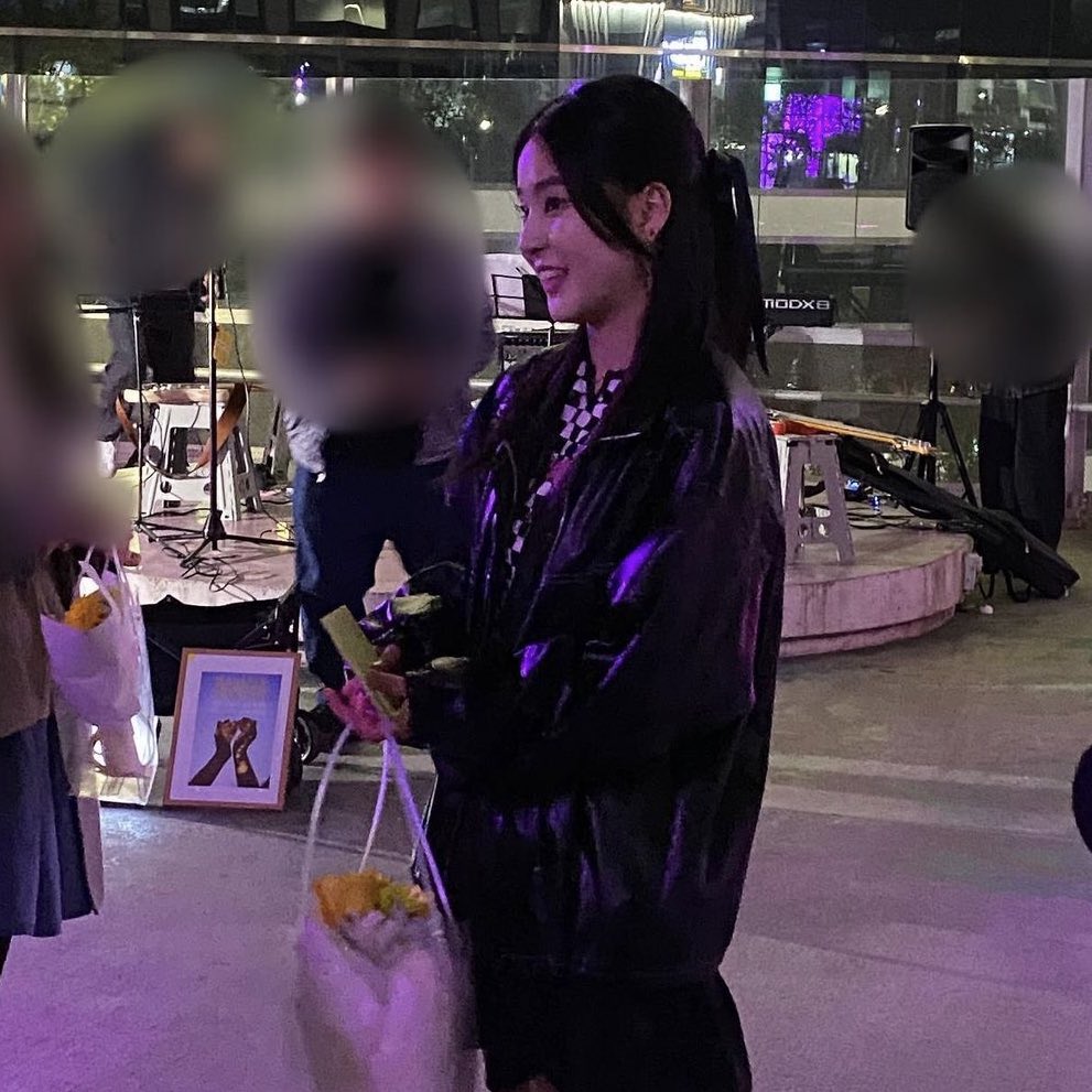ESEOISM's tweet photo. she looks so happy to see norangi ☹️ she probably hasn’t seen any of us since lusol disband https://t.co/NkwfvxeS3Y