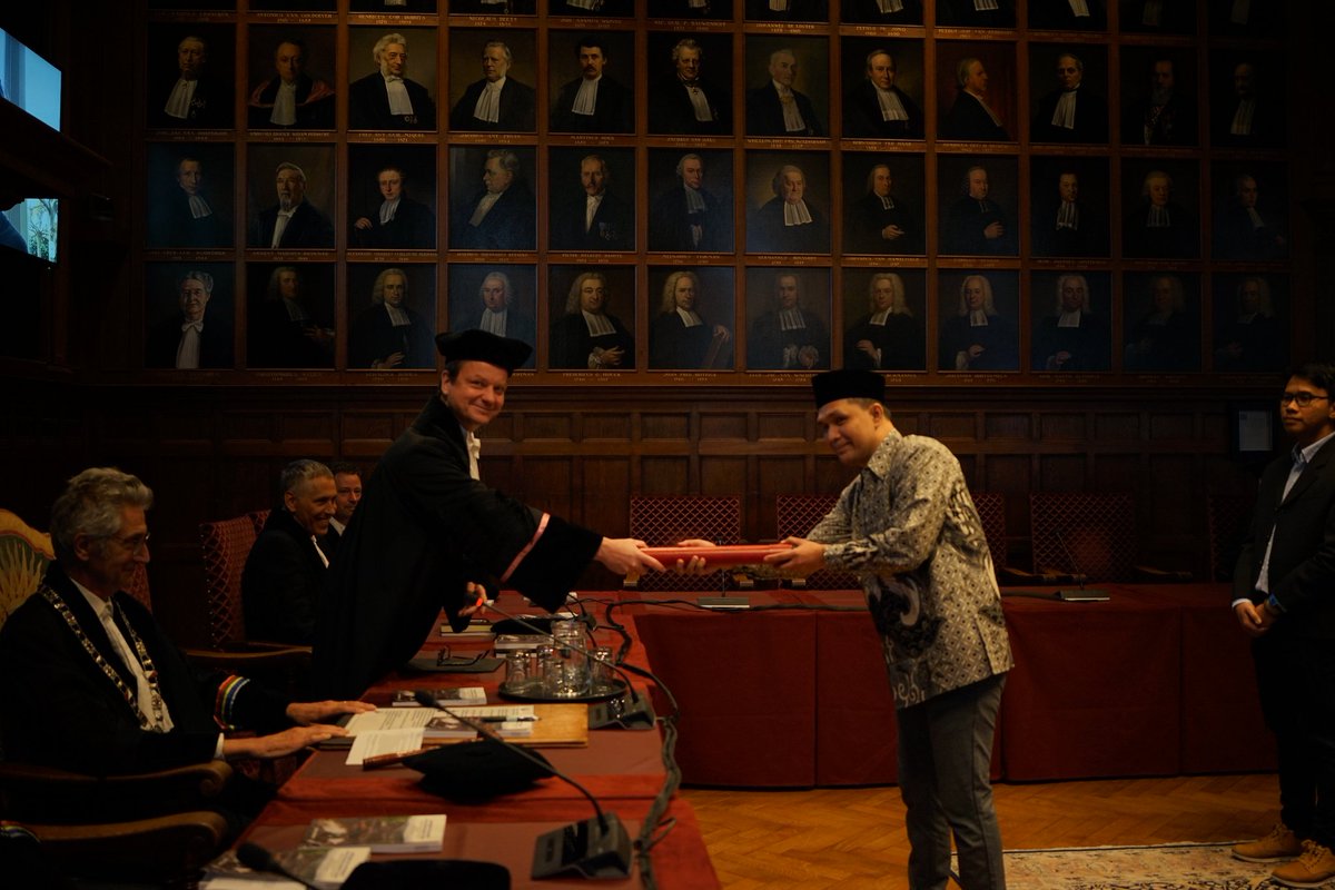 I am delighted to announce that I passed my PhD defense on April 15, 2024 in academiegbouw @UniUtrecht . I couldn't have done it without my supportive supervisors @FHBBiermann and @MJVijge