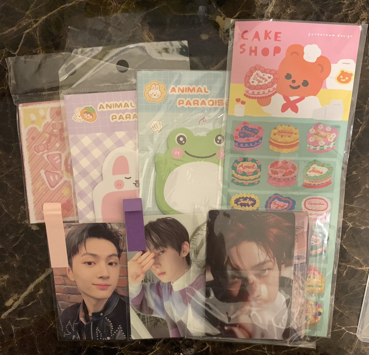 Heesunkilogy's tweet photo. Hello ate @jennuggies sorry for the late feedbacks busy sa acads but thank yoiii for this sunoo silaw and jay super safe sila dumating super cutiee din ng freebies you’re so flexi with the dop and ofc super bait mo din na seller!🫶

 #jenrenelovemails https://t.co/Xgw6VlZPXQ