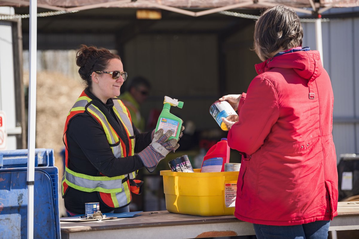 Have you started spring cleaning? While tidying up, remember to help keep our drinking water clean too. 💧 🥤 Choose non-toxic chemicals and dispose of hazardous chemicals at your local hazardous waste depot. Find out more: thamesriver.on.ca/spring-cleanin…