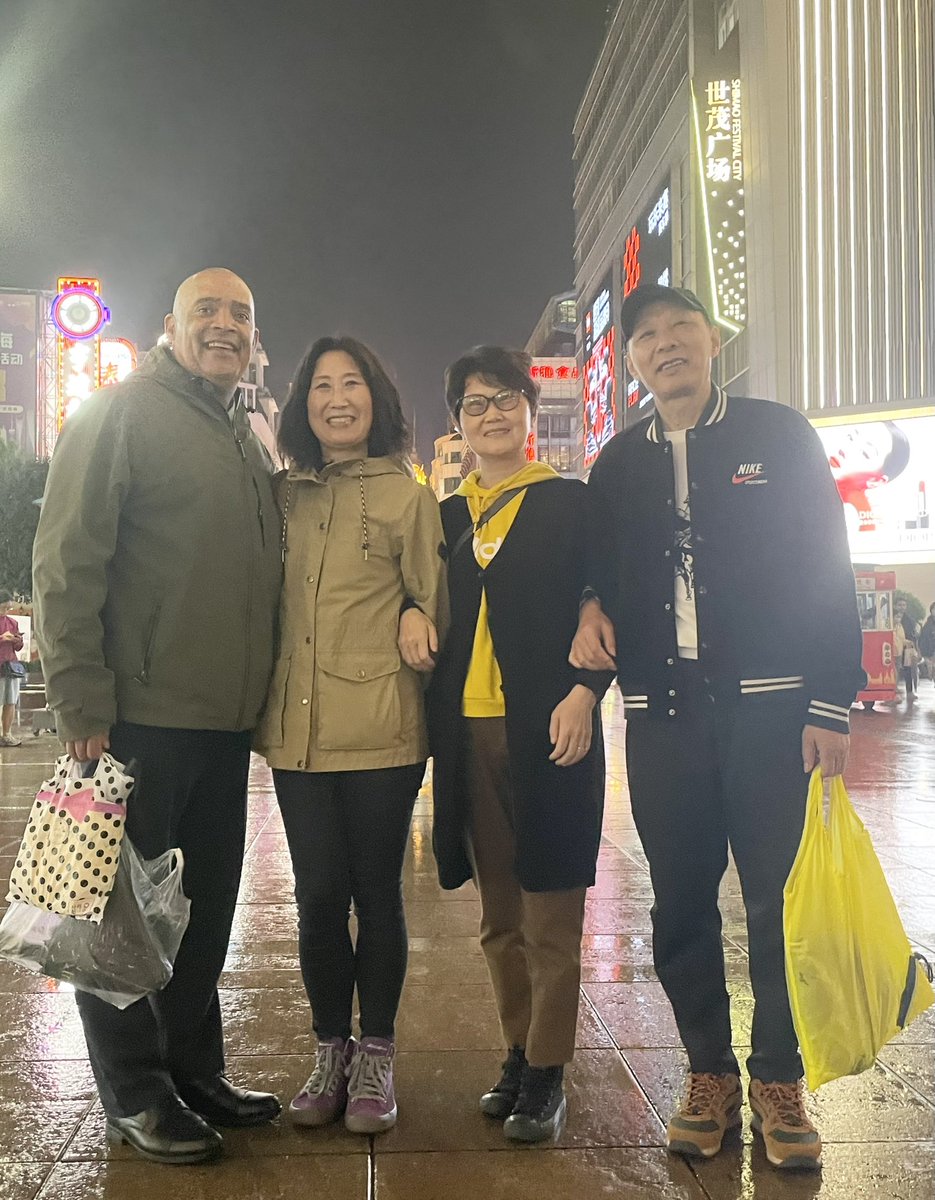 Shanghai, China  - The walk after dinner was incredible! - Keep Loving, Keep Living | 保持热爱, 保持生活 | Sigue Amando, Sigue Viviendo | #visitarGE 🇬🇶 #GuineaEcuatorial