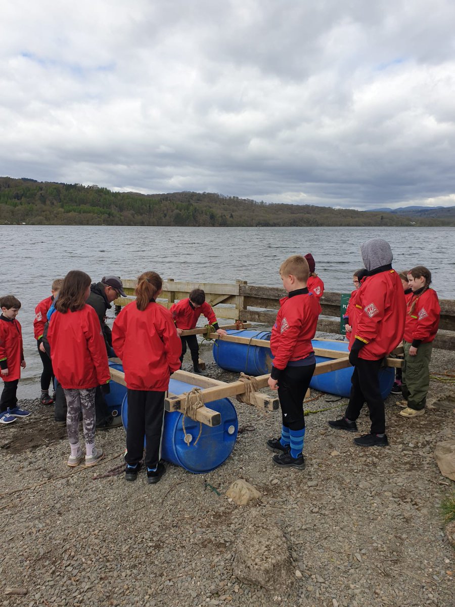 Tower Wood: Year 5 have arrived and are busy enjoying activities. It's a great afternoon for raft building by Windermere. 🚣‍♀️☀️🙂🌳