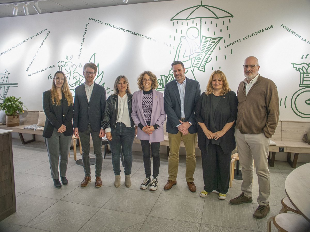 Som a #VilafrancadelPenedès per conèixer de prop iniciatives amb un objectiu comú: fer avançar el país cap a la igualtat

La consellera @taniaverge ha visitat el supermercat solidari d’@entremcoop, que treballen per la inserció laboral de les persones en risc d’exclusió social