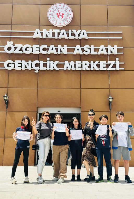 Antalya genelinde düzenlenen 
'Konyaaltı Akıl Zeka Oyunları' yarışmasında öğrencilerimizden Eren Yaman Kulami 'de 1. ,
Defne Kaya Mangala 'da 3. ,
Arın Çetin Pentago 'da 3. olmuştur. Öğrencilerimizi ve danışman öğretmenlerimizi tebrik eder, başarılarının devamını dileriz.