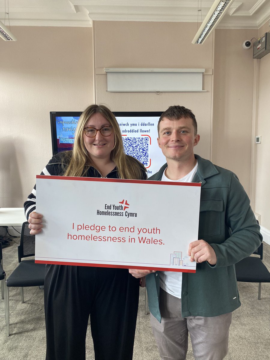 Privileged to be at the Senedd launch of @EYHCymru research on Youth Homelessness through the lens of Neurodiversity today. We look forward to continuing to work together to end homelessness in Wales. Diolch @Sioned_W for sponsoring & for your continued support for our sector.