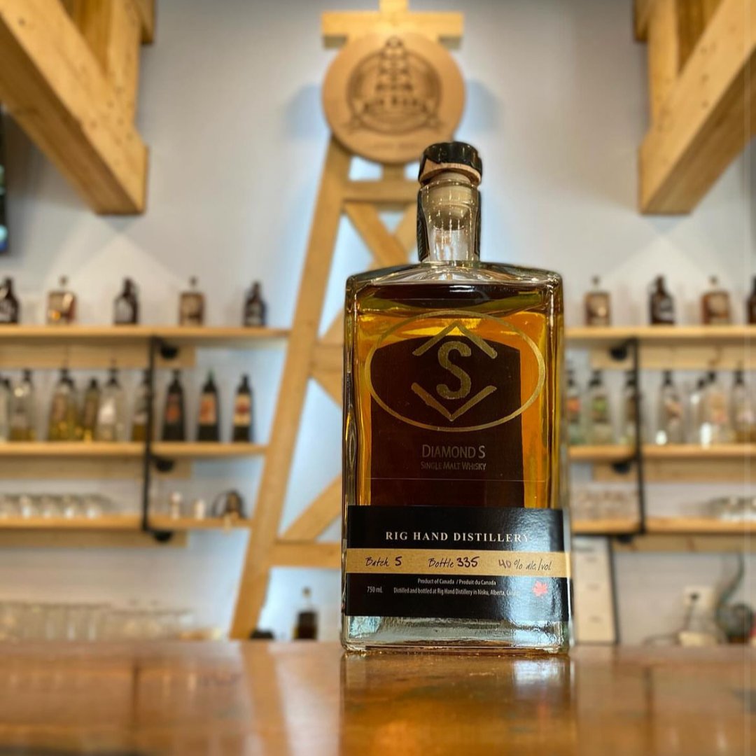 RigHandSpirits's tweet photo. Experience Scottish tradition with our Highland-style single malt whiskey. Crafted from Alberta's finest single-malt barley, our small-batch distillation & unique barrel rotation process create a complex, fruity flavour profile. Enjoy a taste of the brave with each sip. #righand https://t.co/Q2ss4dMmJe