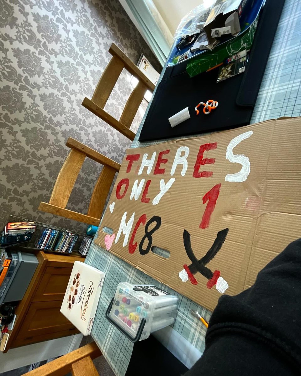 @its_amy188 busy making her #MC8 sign for this weekend’s Birmingham City women vs Sheffield United women’s game. 

The support is appreciated, always. 👏🏼

#MC8