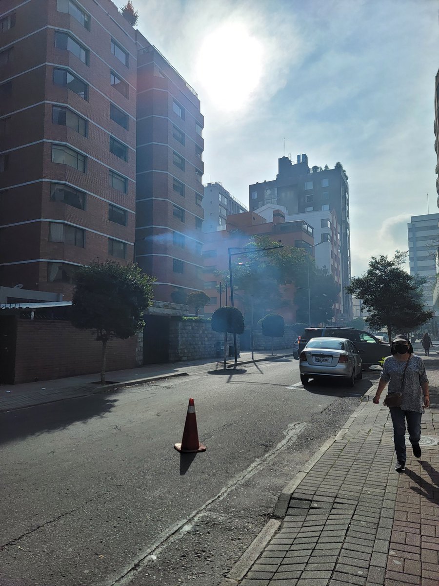 carlosjavierfr's tweet photo. No hay cielo como el de Quito https://t.co/zDvZGY67Dh
