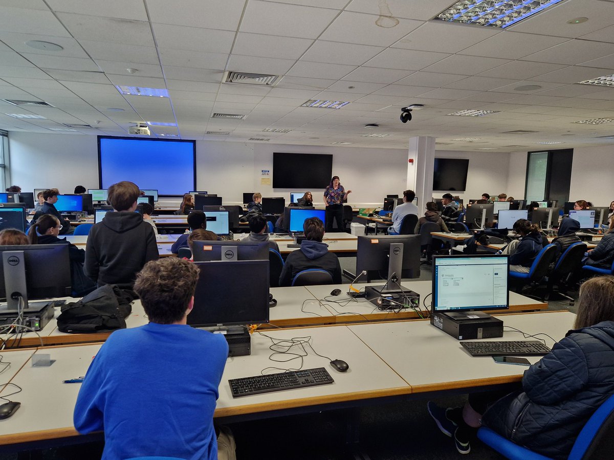 Huge thanks to Fionnuala Murphy, VP of Data Protection in the Cybersecurity Unit at @StateStreet, for speaking to our ComputeTY students today. She is explaining what #cybersecurity is & what future computing careers might look like 💻 #DCUComputing #ComputeTY