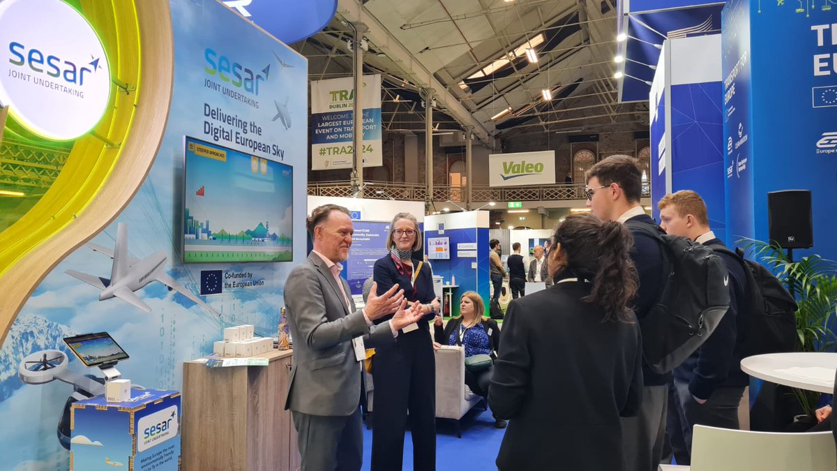 Great to see so many students this morning at our 🇪🇺 stand #TRA2024, hearing more about the latest #EUTransport innovations - thanks everyone for stopping by! 👋 ▶️With @SESAR_JU @CleanHydrogenEU @EURail_JU @clean_aviation @cinea_eu @EUScienceInnov