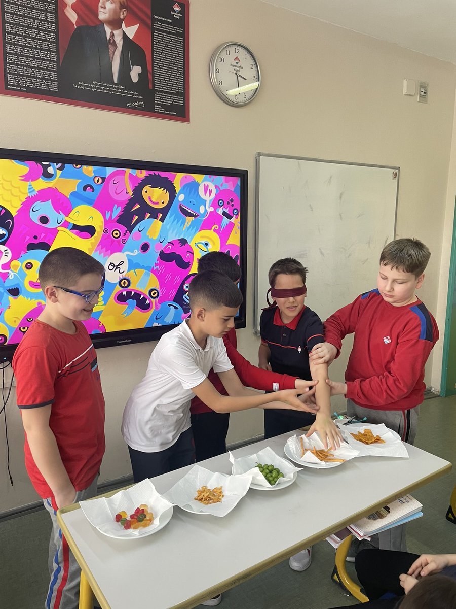 Students have tried to guess the tastes of the food in a fun way.. 
What are these foods like?
Are they spicy? Sour? Bitter?