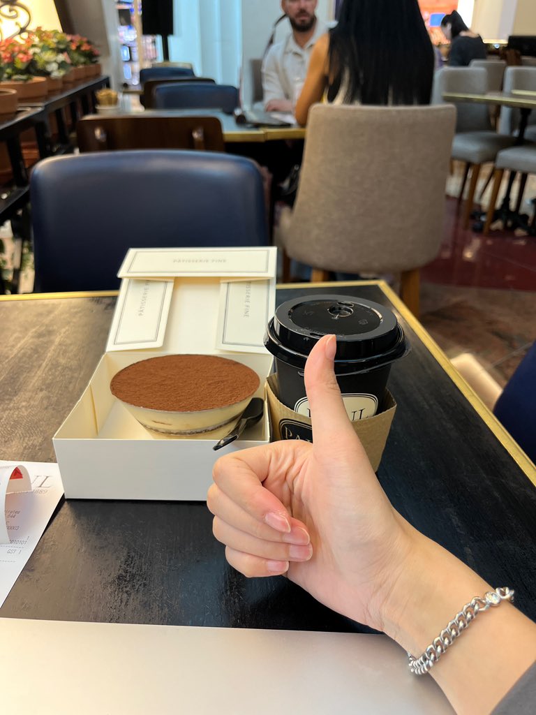 Laura Liu tweet media