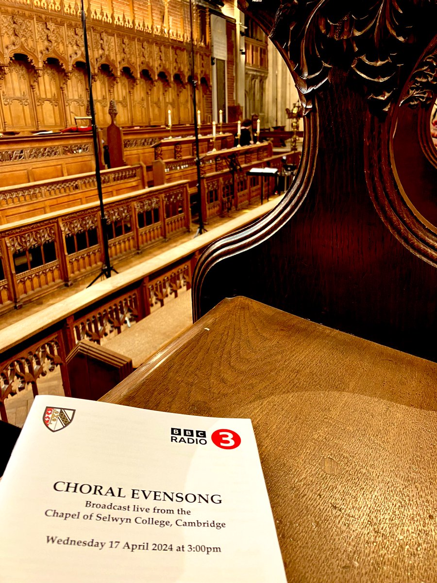 Just 20 minutes to go! Tune in to @BBCRadio3 at 3pm to hear @Selwyn1882 choral evensong 🎶