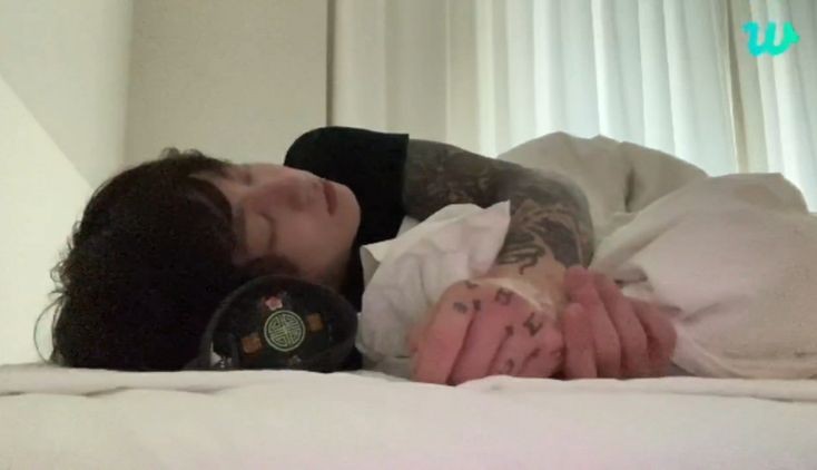yoongteethies's tweet photo. It's him https://t.co/ZtQ0nDWfxV