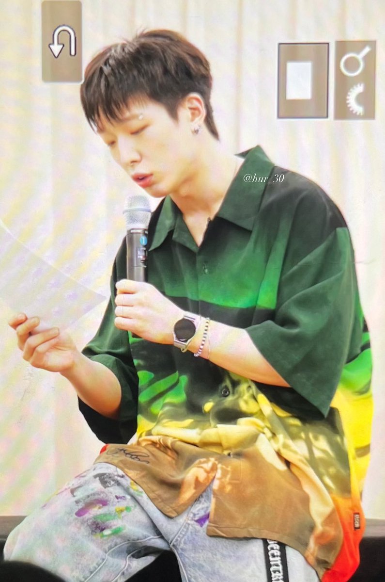 hur_30's tweet photo. 240417 헬로라이브 대면

💚💛

#iKON #아이콘 #김지원 #BOBBY #바비 #バビ
@bobbyranika https://t.co/7aGHOdrAF8