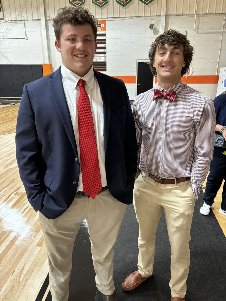 GaylesBlake's tweet photo. So proud of these two athletes. Not only are they great athletes but great individuals who lead and inspire everyday. #SamU #hawkem #next4 https://t.co/lYqBiDJThR