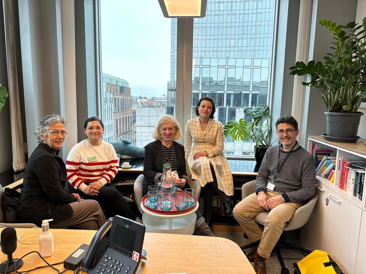 #EnFotos📸I Con el propósito de incidir ante instituciones de cooperación internacional y DD. HH., Lilibeth Cortés, subdirectora del área de Justicia de Sisma, se ha reunido con parlamentarios de la UE, Alemania y Reino Unido, solicitando apoyo para la continuidad del trabajo (+)