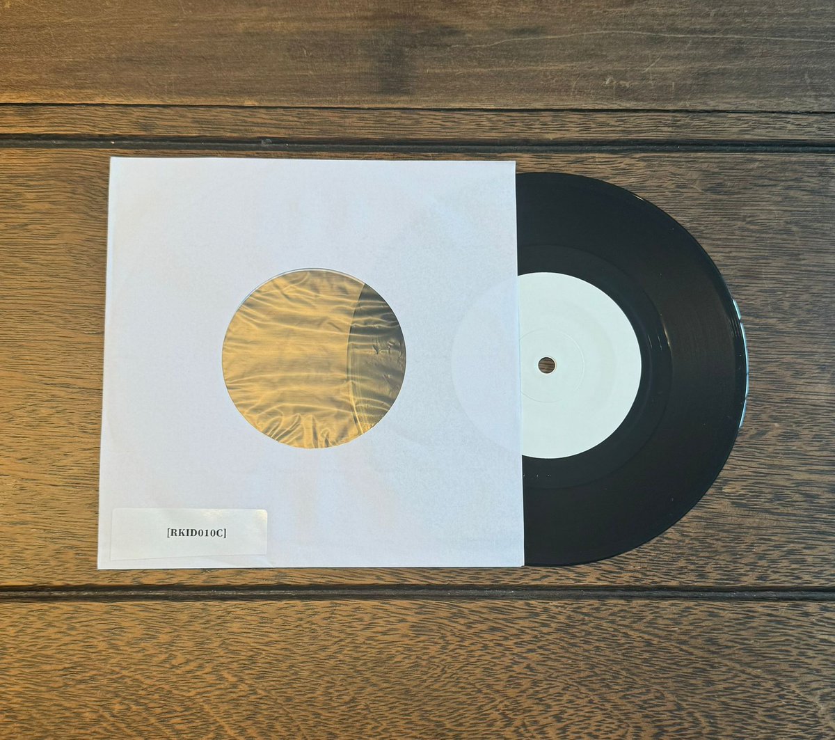 We’re giving away something very special… Register on the all new oasismynet to enter our competition to win a 30th anniversary ‘Supersonic’ 7' test pressing. Follow the link to register and enter! Our winner will be chosen Friday 19th April, 5pm. oasis.os.fan/supersonic-com…