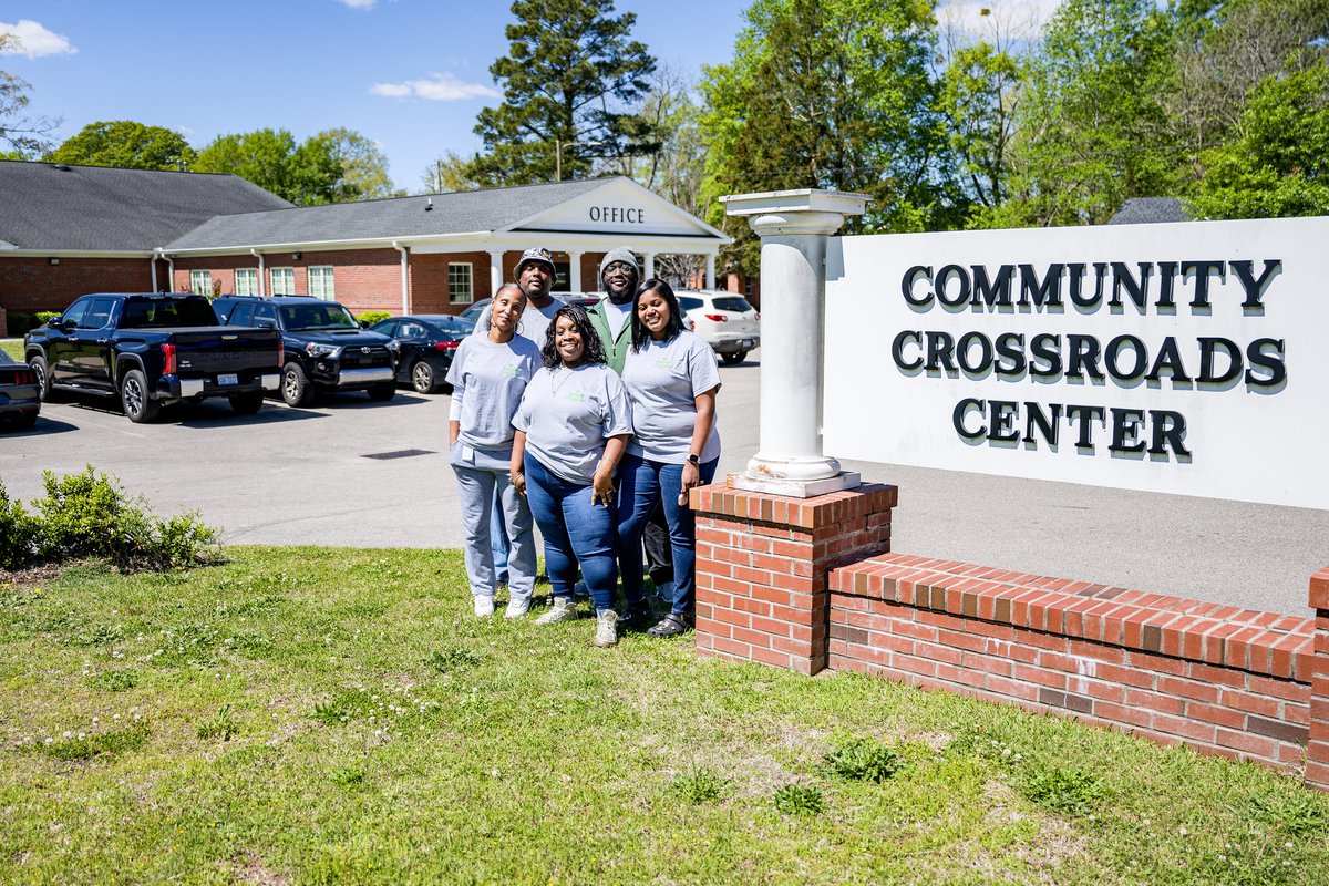 GreenvilleNC's tweet image. The 2024 National Community Development Week wrapped up with a Day of Service for Neighborhood &amp;amp; Business Services with staff volunteering at Joy Soup Kitchen and Community Crossroads Center on Friday, April 5, 2024.

#GreenvilleNC #NationalCommunityDevelopmentWeek #CDWeek2024