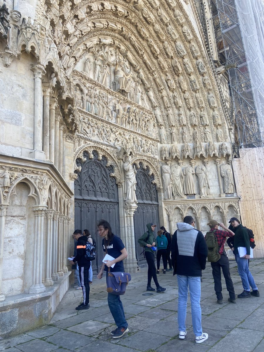 CSchneiderURCA's tweet image. J1 - École de terrain #Master2 #GEORIS de @universitereims. Arrêt à #Bourges pour étudier les #matériaux de construction et leur #altération.
@ComGegenaa