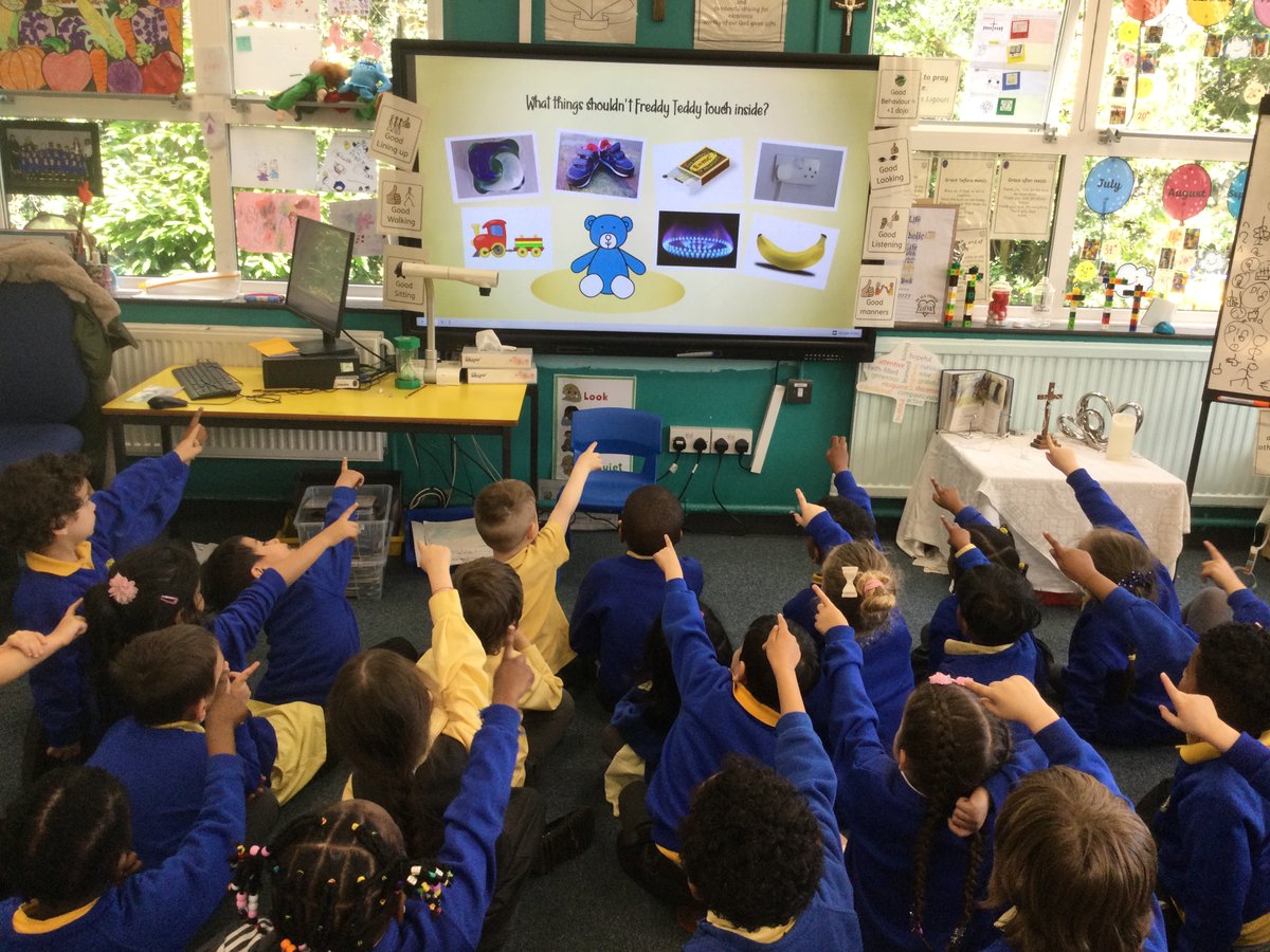 Reception have been learning about how to stay safe inside and outside with the help of Freddy Teddy in our #RSE lesson today! #EYFS #PSED #PD