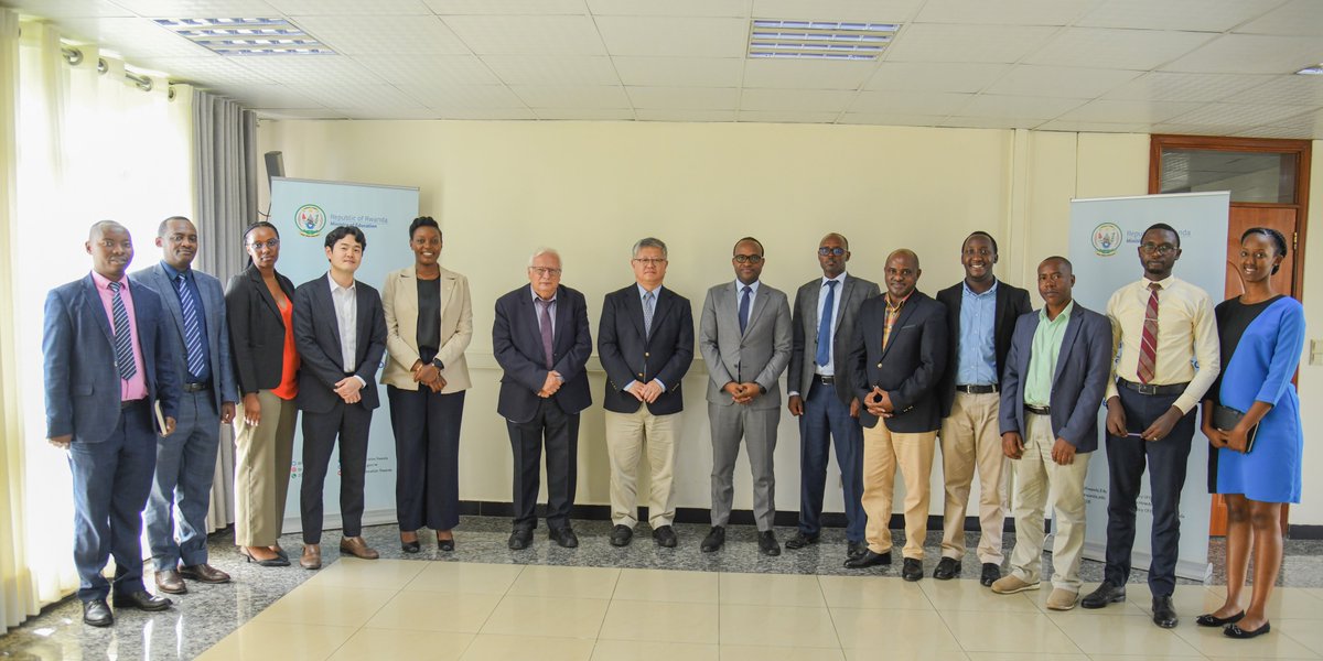 Today, Hon. @gtwagirayezu and Prof. Samuel Y. Pang from Yonsei University, Republic of Korea signed an MoU between the @Rwanda_Edu and Yonsei University. The aim is to establish cooperation in bilateral education projects. The signing was witnessed by Hon. @ClaudetteIrere