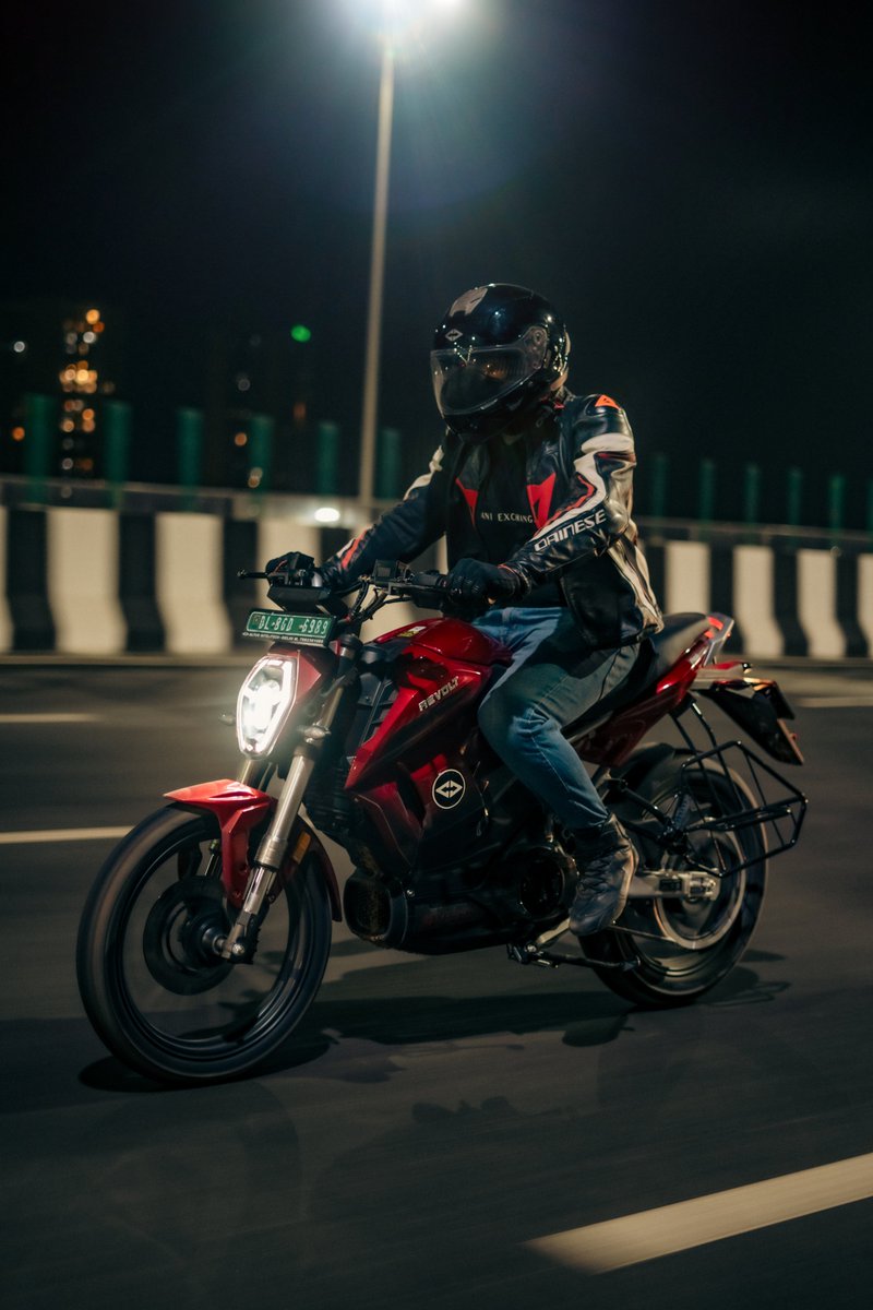 Watch me turn every red light into green with a spin of my RV400 Eclipse Red! 🏍️✨
#RevoltMotors #EclipseRed #ElectricRevolution #RV400 #JointheRevolution #EV #electricmobility