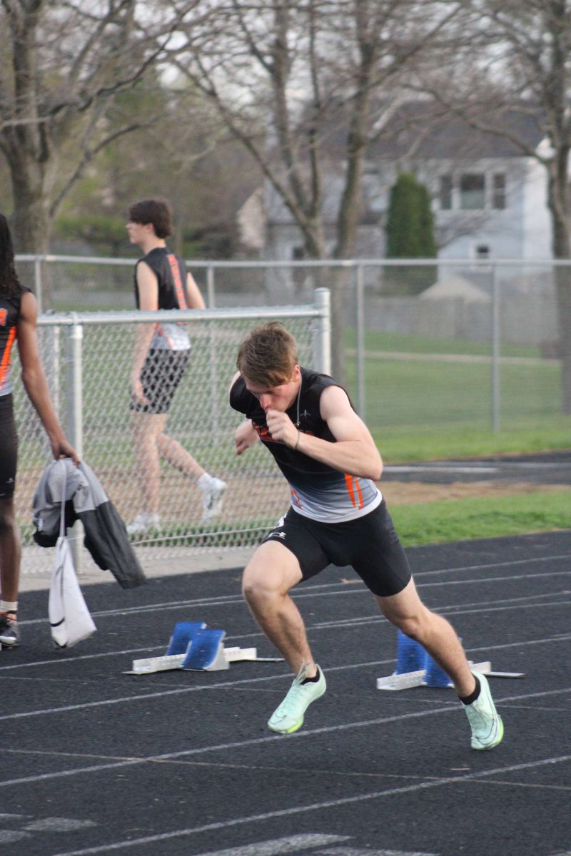 BradyJ_track's tweet photo. Results from Nic- 10 Quad at Belvidere 

100m- 11.42 PR
4x1- 44.92
4x2- 1:36.43 https://t.co/bq9WBh8KyU