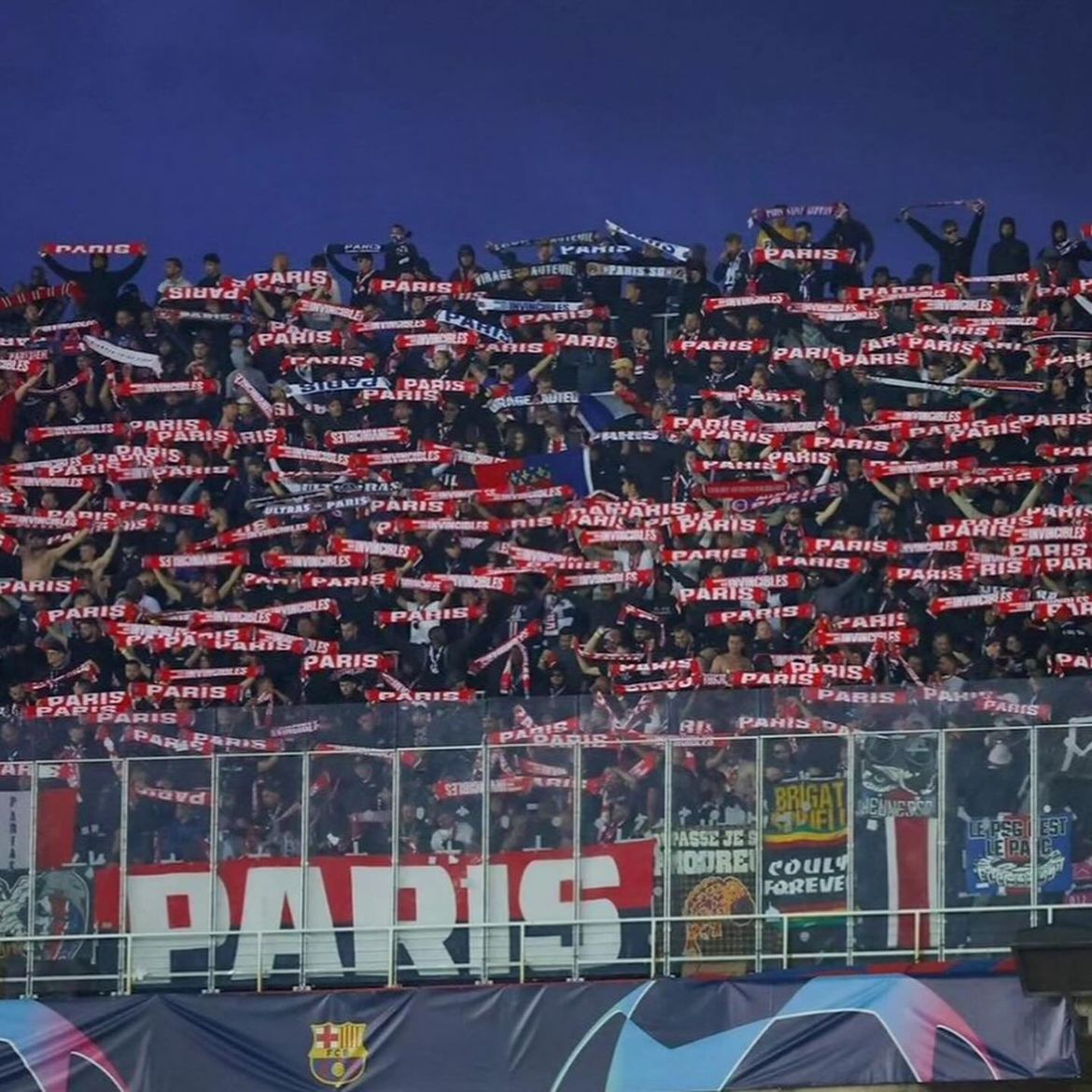 𝕊𝕋𝔸ℕ𝔻 𝕐𝕆𝕌ℝ 𝔾ℝ𝕆𝕌ℕ𝔻 👊 tweet media