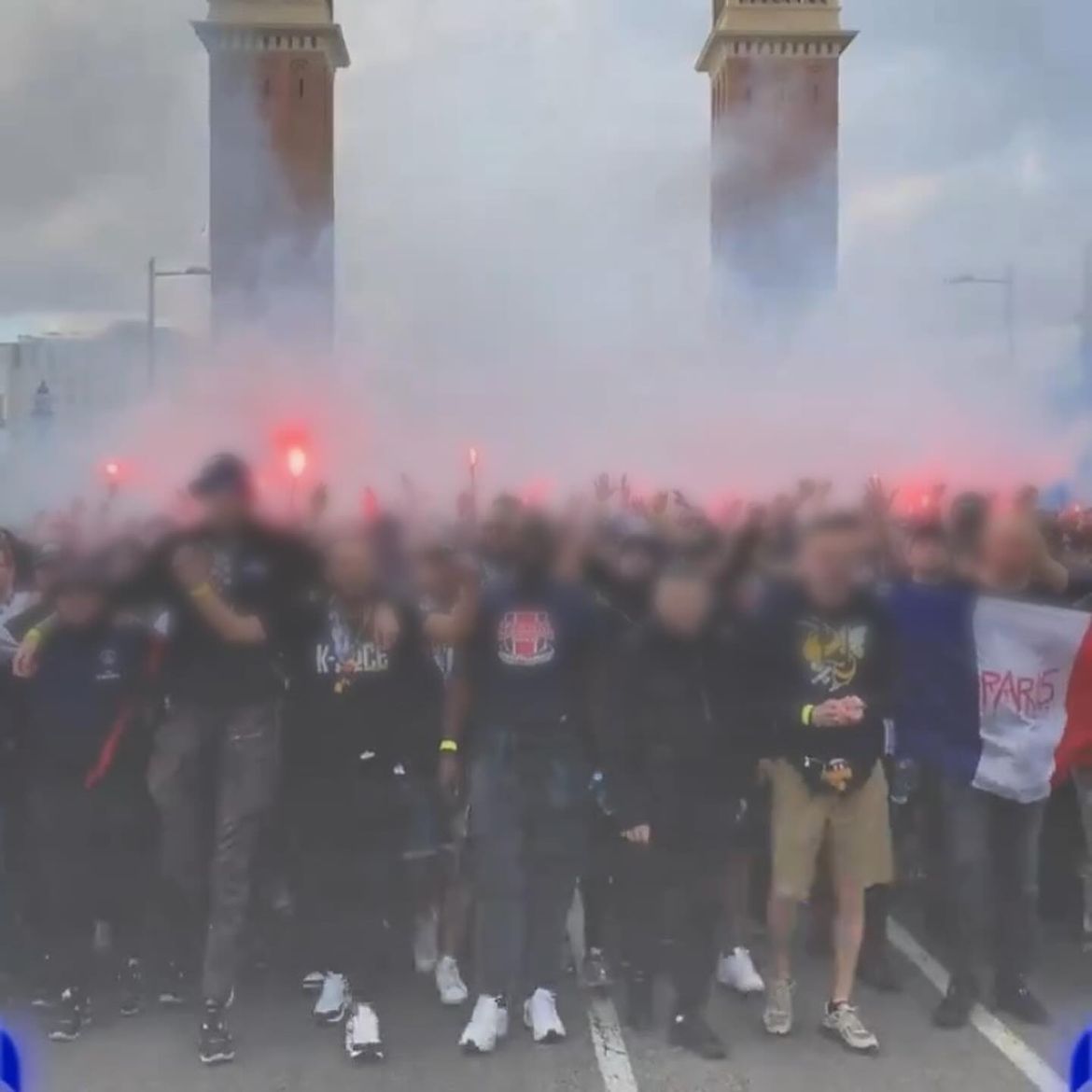 𝕊𝕋𝔸ℕ𝔻 𝕐𝕆𝕌ℝ 𝔾ℝ𝕆𝕌ℕ𝔻 👊 tweet media