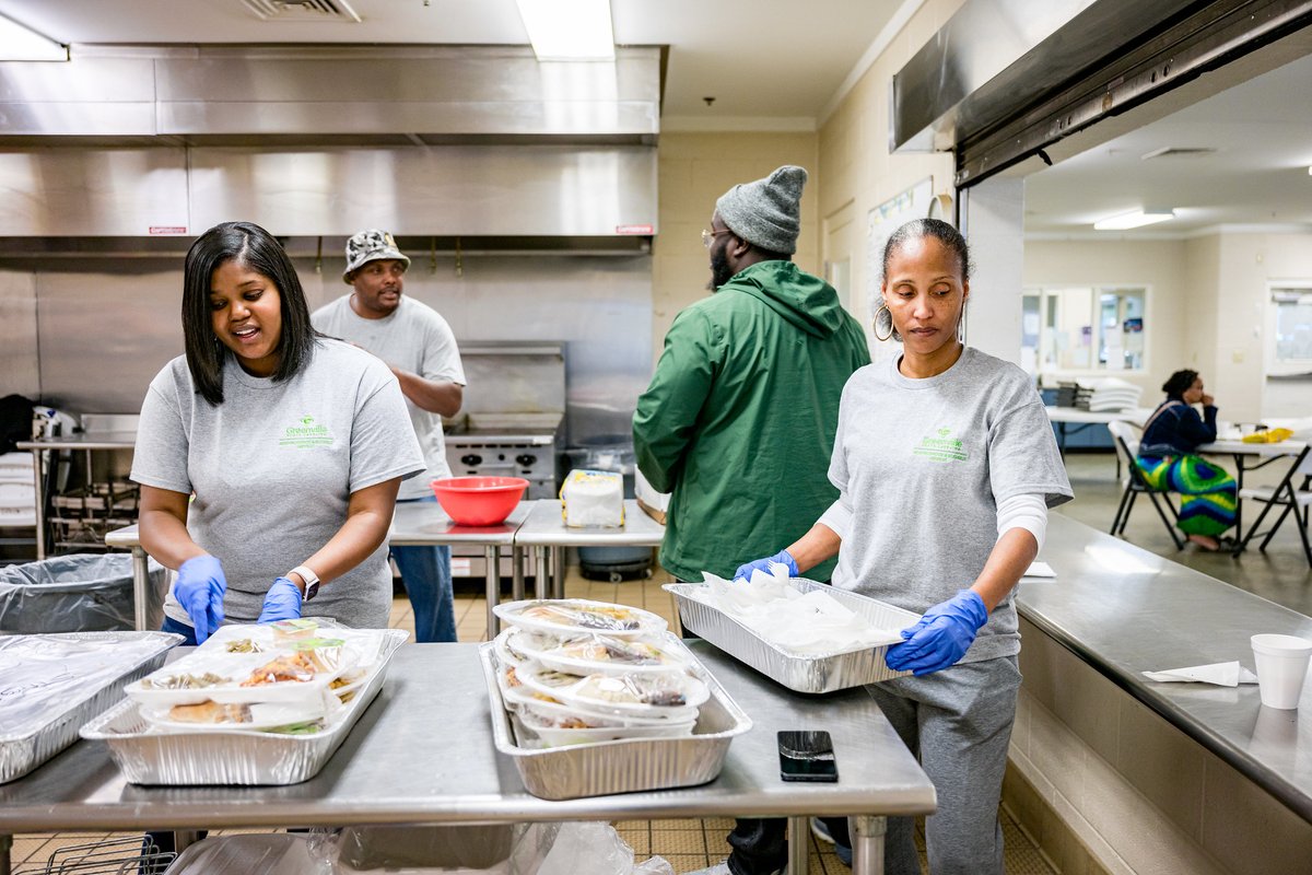 GreenvilleNC's tweet image. The 2024 National Community Development Week wrapped up with a Day of Service for Neighborhood &amp;amp; Business Services with staff volunteering at Joy Soup Kitchen and Community Crossroads Center on Friday, April 5, 2024.

#GreenvilleNC #NationalCommunityDevelopmentWeek #CDWeek2024